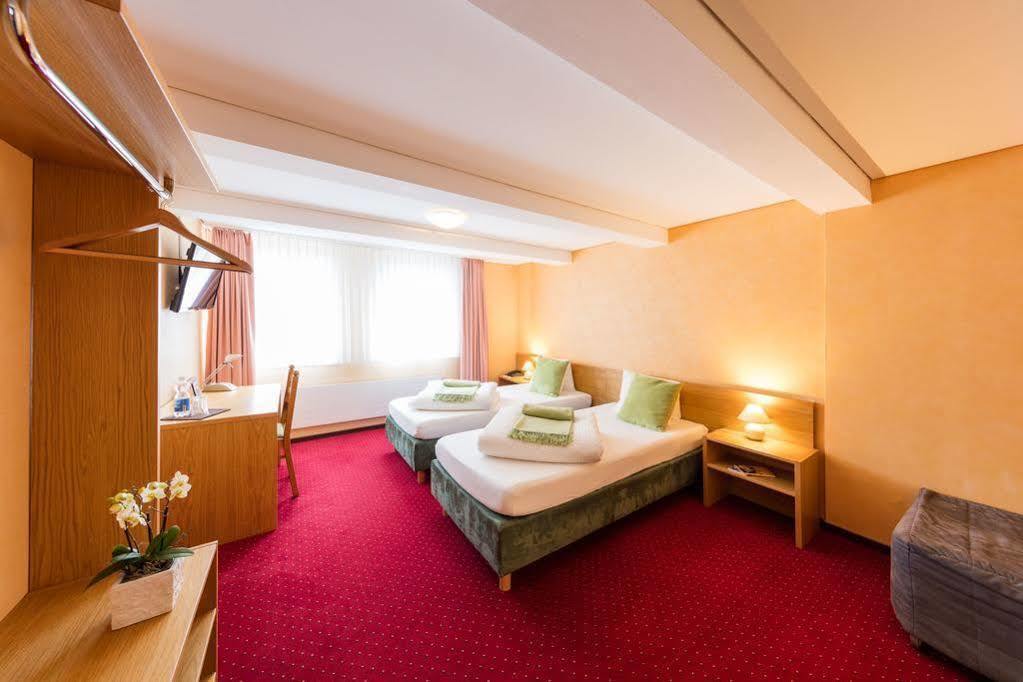 אלטדורף Hotel Hoefli מראה חיצוני תמונה